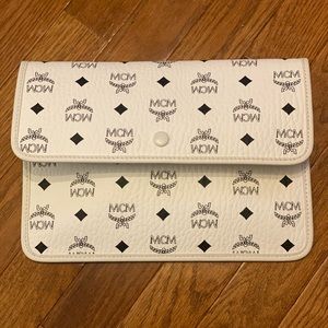 MCM Munchen Visetos clutch - White